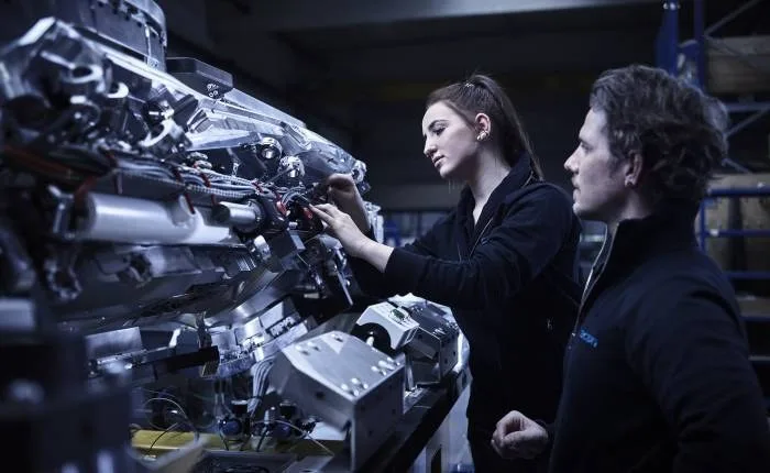 Ausbildung an einer technischen Anlage bei 3CON